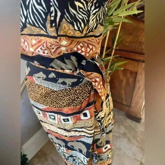 Jessica Howard wrap dress 6 Petite. Good condition. Safari themed. Maxi wrap - Picture 5 of 10